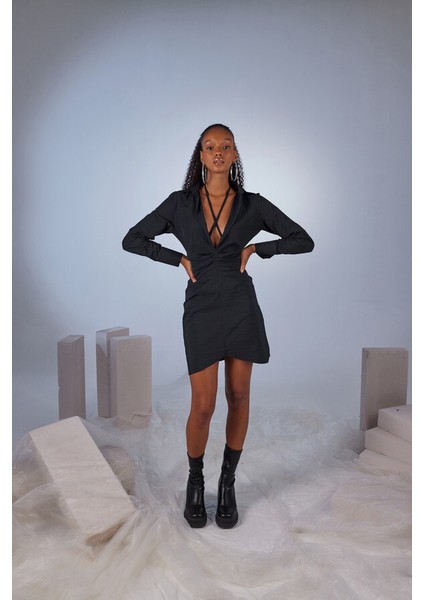 Boyundan Bağlamalı Dekolteli Mini Roar Elbise Siyah