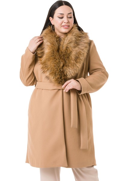 Büyük Beden Yakası Kürklü Yandan Cepli Kuşaklı Astarlı Bej Rengi Kaşe Kaban fiyatları