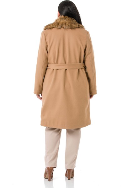 Büyük Beden Yakası Kürklü Yandan Cepli Kuşaklı Astarlı Bej Rengi Kaşe Kaban modelleri