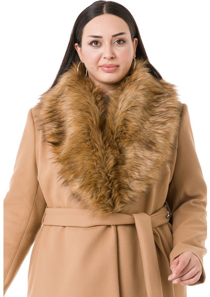 Büyük Beden Yakası Kürklü Yandan Cepli Kuşaklı Astarlı Bej Rengi Kaşe Kaban indirimleri