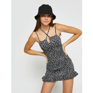 Çiçekli Mini Elbise Askılı Pencere Detaylı