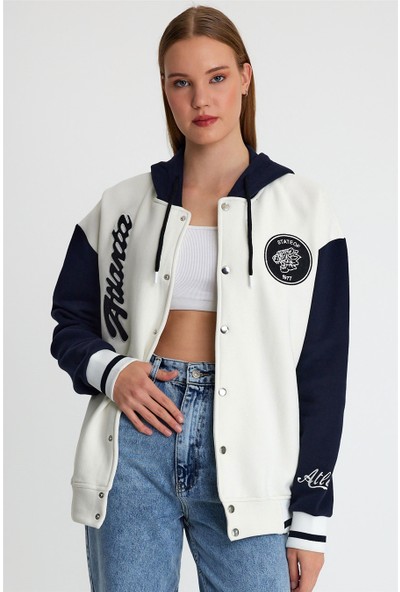 Tarz Cool Kadın Beyaz Nakışlı Kapüşonlu Kolej CEKET-KPKLJ01R05S
