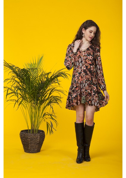 Siyah V Yaka Çiçekli Elbise fiyatları