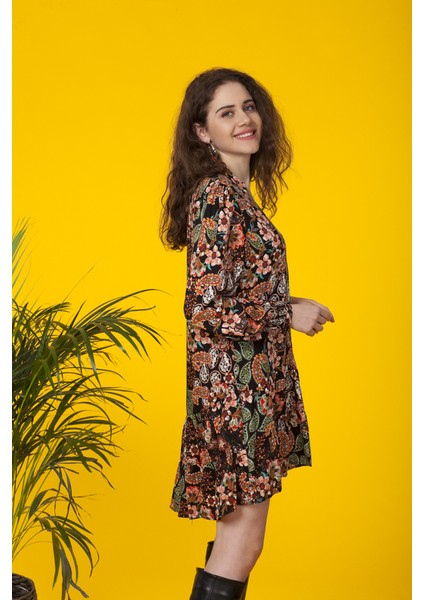 Siyah V Yaka Çiçekli Elbise modelleri