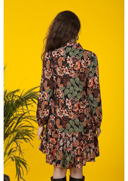Siyah V Yaka Çiçekli Elbise fırsatları