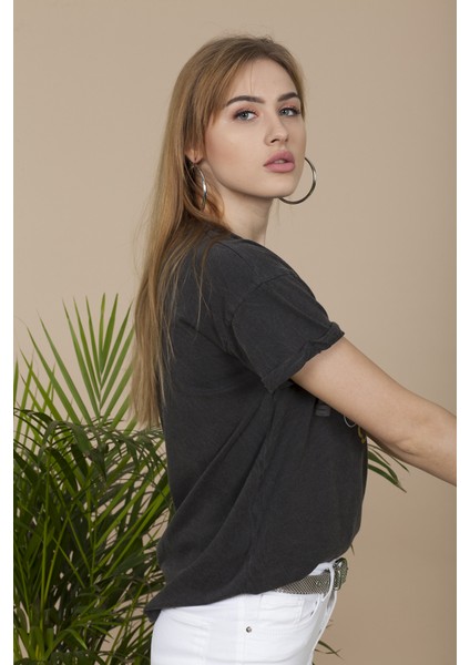 Gri Yıkamalı Baskılı Bisiklet Yaka Tshirt