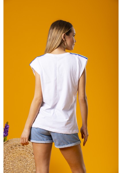 Beyaz She Nakışlı Vatkalı Tshirt fırsatları