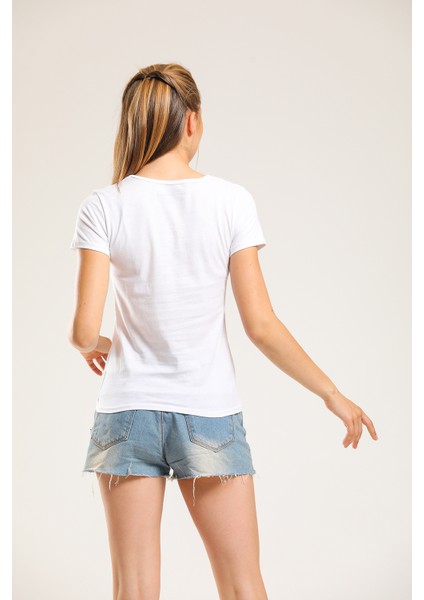 Beyaz V Yaka Basic Tshirt fırsatları
