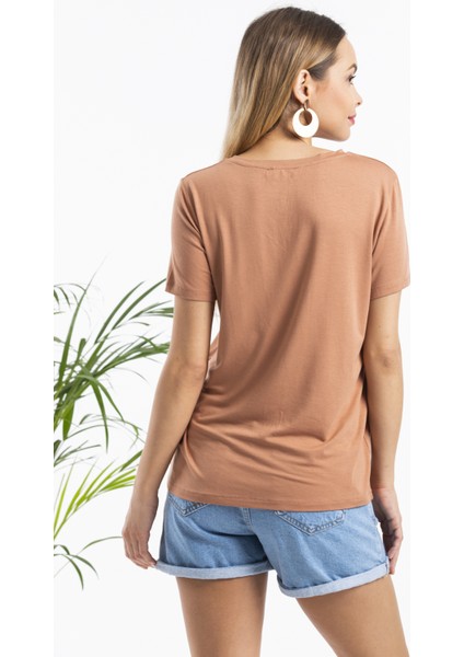 Kahve V Yaka Basic Tshirt fırsatları