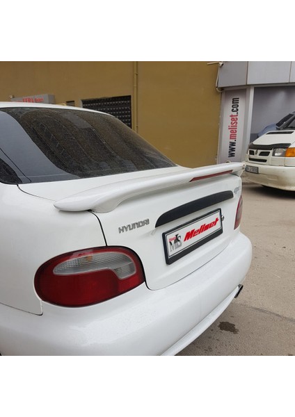 (Boyasız) Hyundai Accent Işıklı Spoiler 1996-2000 Arasına Uyumludur