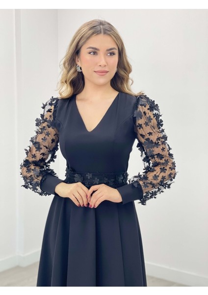 Double Kumaş Kolları 3 Boyutlu Çiçekli Elbise - Siyah