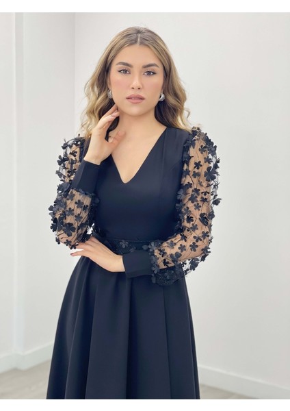 Double Kumaş Kolları 3 Boyutlu Çiçekli Elbise - Siyah
