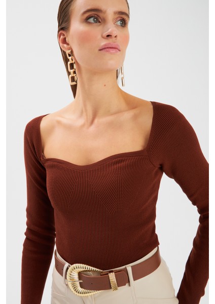 Kalp Yaka Triko Bluz - Kahve