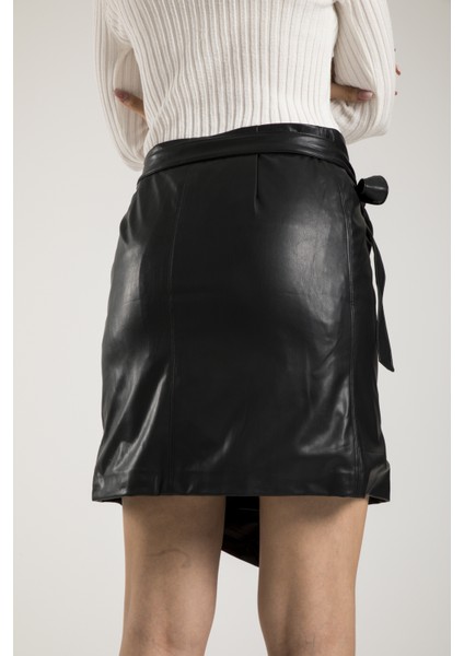 Siyah Kuşaklı Kruvaze Deri Mini Etek fırsatları