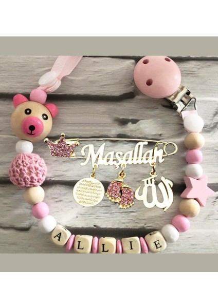 Isimli Bebek Emzik Zinciri ve Pembe Taşlı Bebek Yaka Iğnesi