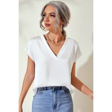 Glamify Fashion V Yaka Kısa Tırnak Kol Standart Rahat Kesim Şık ve Cool Saten Bluz