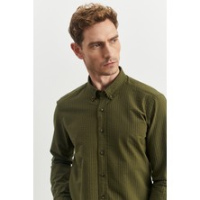 ALTINYILDIZ CLASSICS Erkek Haki Slim Fit Dar Kesim Düğmeli Yaka %100 Pamuk Desenli Gömlek