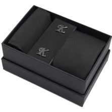 Esgue K Harfli Kol Düğmesi & Siyah Kravat & Mendil Kutulu Hediye Seti