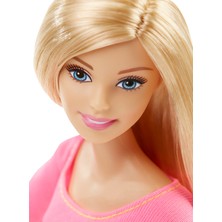 Barbie Sonsuz Hareket Bebeği, Sarışın - Siyah Taytlı, Pembe Tişörtlü, Sarı Uzun Saçlı DHL82