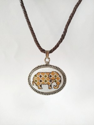 Halley Concept Özel El Yapımı Uğurlu Fil Işleme Etamin Kolye Kadın