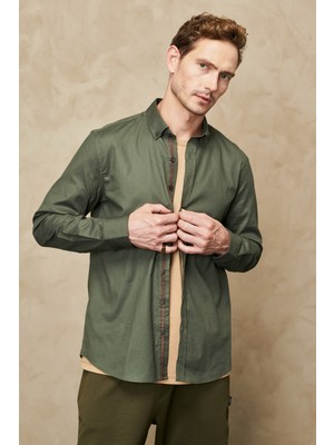 ALTINYILDIZ CLASSICS Erkek Haki Slim Fit Dar Kesim Düğmeli Yaka Gabardin Desenli Gömlek