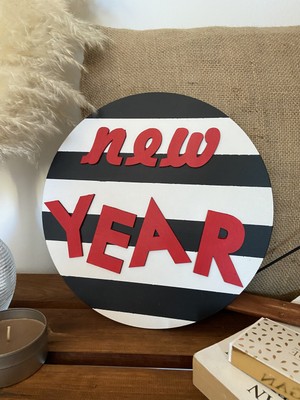 Windly Concept Yılbaşı Temalı Dekoratif Kapı Süsü Ahşap Duvar Dekoru New Year 30 cm Çap