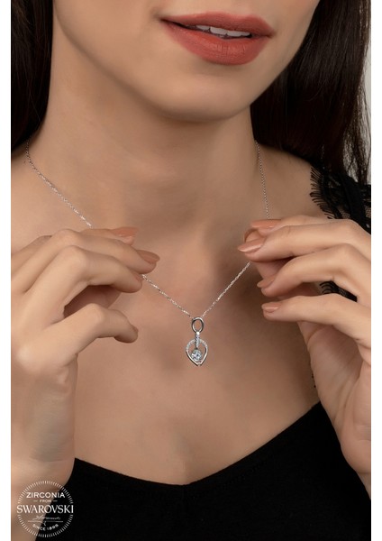 Taşlı Gümüş Tektaş Kadın Kolye