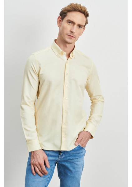 Erkek Sarı Slim Fit Dar Kesim Pamuklu Gizli Düğmeli Yaka Uzun Kollu Oxford Gömlek