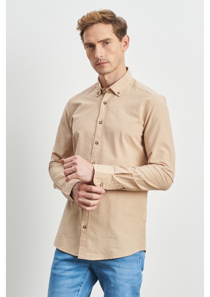 ALTINYILDIZ CLASSICS Erkek Bej Slim Fit Dar Kesim Düğmeli Yaka %100 Pamuk Desenli Gömlek
