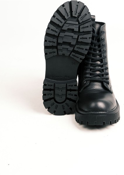 Deri Kadın Bot modelleri