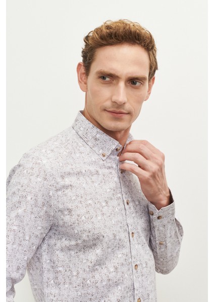 ALTINYILDIZ CLASSICS Erkek Bej Slim Fit Dar Kesim Düğmeli Yaka Baskılı Gömlek