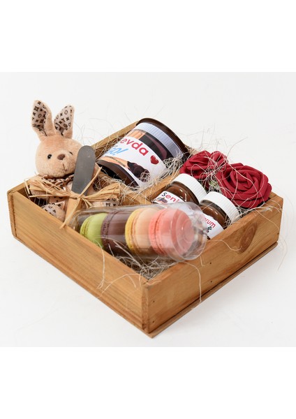 Ahşap Kasa Içerisinde Kişiye Özel Nutellalar Makaron ve Peluş Tavşan modelleri