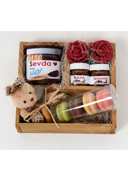 Ahşap Kasa Içerisinde Kişiye Özel Nutellalar Makaron ve Peluş Tavşan