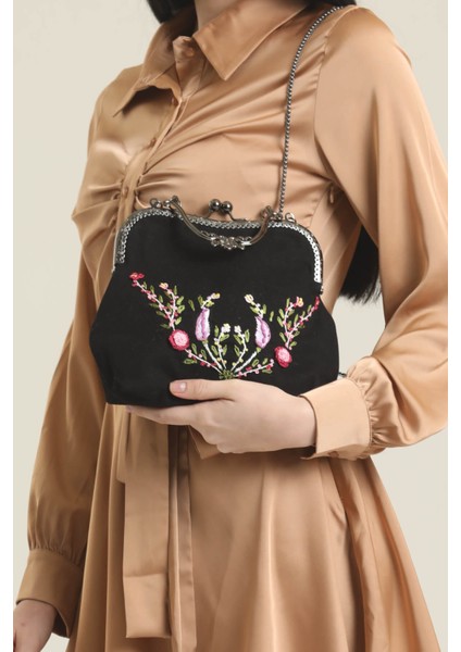 Siyah Nakış Işlemeli Çanta