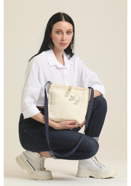 Mavi Nakışlı Çanta modelleri