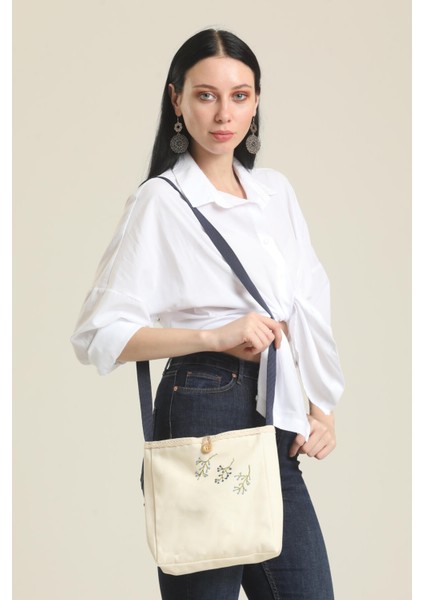 Mavi Nakışlı Çanta fırsatları