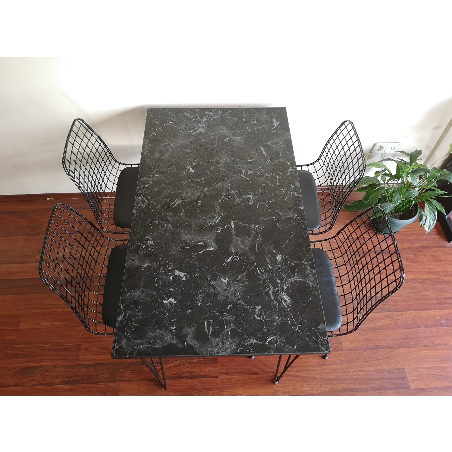 Ophelia�s Touch Yemek Mutfak Masası Siyah Mermer Desenli