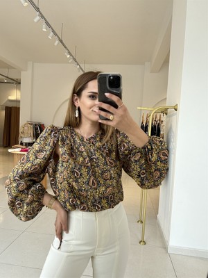 Pelin Yıldız Butik Balon Kol Detaylı Crop Bluz