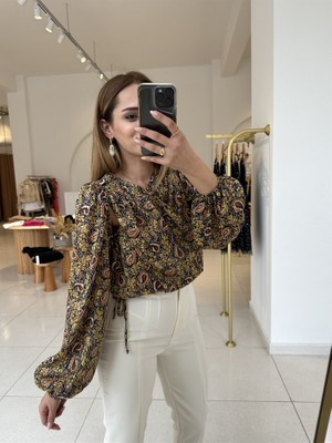 Pelin Yıldız Butik Balon Kol Detaylı Crop Bluz