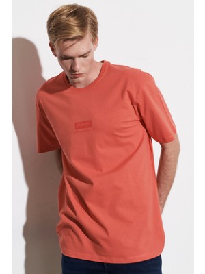 WRANGLER Erkek Loose Fit Rahat Kesim Pamuk Bisiklet Yaka Tişört
