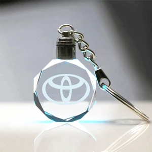 7/24 Hediye Toyota Logolu 2d Patlatma Kristal LED Işıklı Anahtarlık, Araba Anahtarlığı