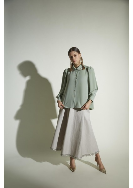 Yakası Aksesuar Detaylı Gömlek 21187