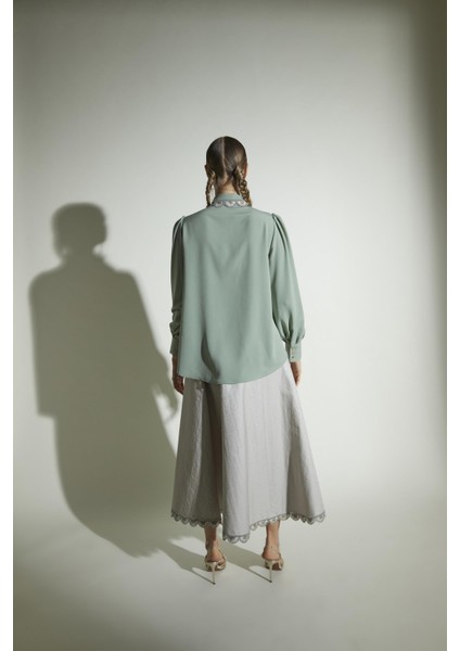 Yakası Aksesuar Detaylı Gömlek 21187 fırsatları