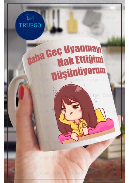 Baskılı Kupa Bardak Seramik Mug - Daha Geç Uyanmayı Hak Ettiğimi Düşünüyorum