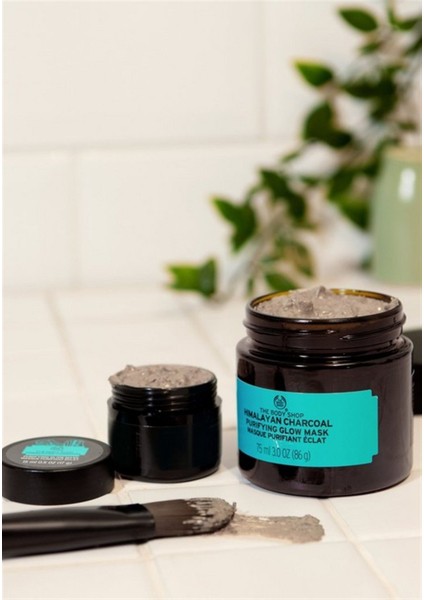 The Body Shop Himalayan Charcoal Toksinlerden Arındırıcı Işıltı Veren Maske 75 ML