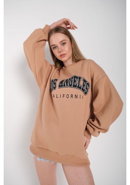 Kadın Los Angeles Baskılı Oversize Sweatshirt modelleri