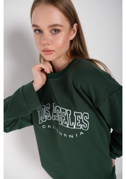 Kadın Los Angeles Baskılı Oversize Sweatshirt modelleri