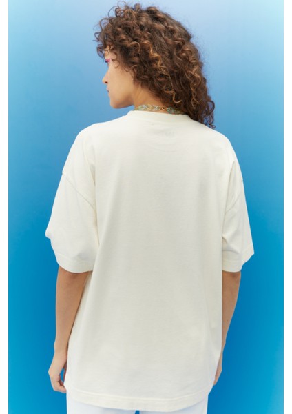 Kadın Loose Fit Rahat Kesim Pamuk Bisiklet Yaka Ekru Tişört fırsatları