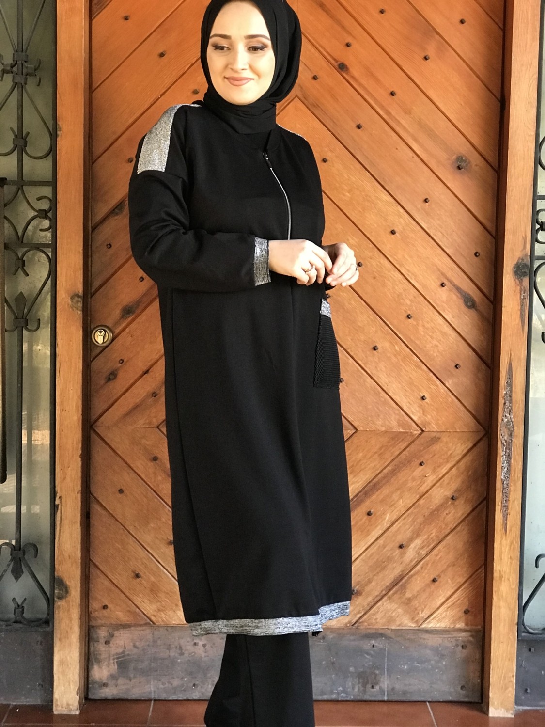 Aysun Aydemir Gümüş Detaylı Siyah Tesettür Eşofman Takım Pamuklu Kumaşla Şık Tasarım görsel 4