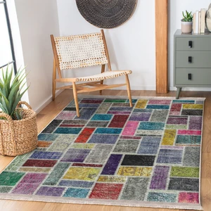 Anadolu Zeminde Patchwork Motifli Yöresel Desenli Vintage Dijital Baskılı Makinede Yıkanabilir Kaymaz Taban Saçaklı Halı